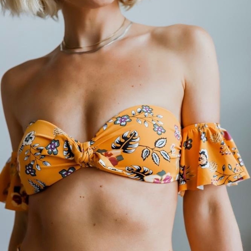 Floral bikini top in like new condition!